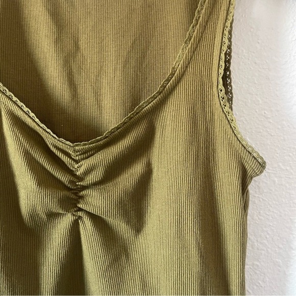 Old Navy Olive Green Ribbed Tank Top Square Neck Sleeveless Casual Size Small - Picture 2 of 9